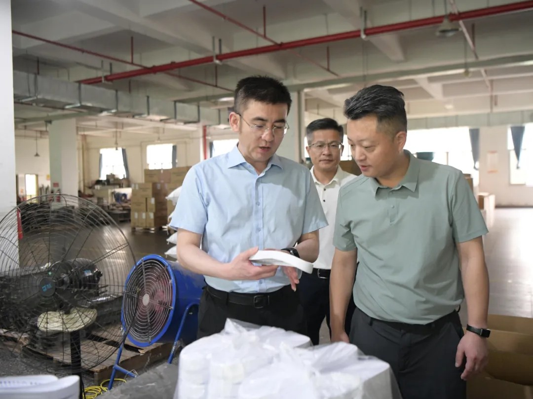 縣政府主要領導帶隊開展“四下基層”現(xiàn)場辦公活動